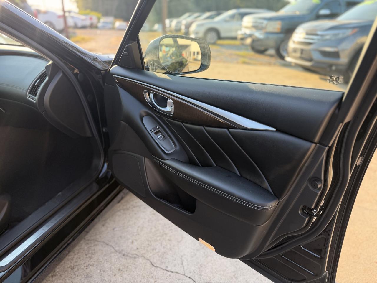 Infiniti Q50 3.0t LUXE RWD 2018
