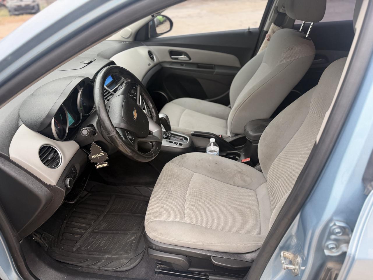 Chevrolet Cruze 4dr Sdn LT w/1LT 2011