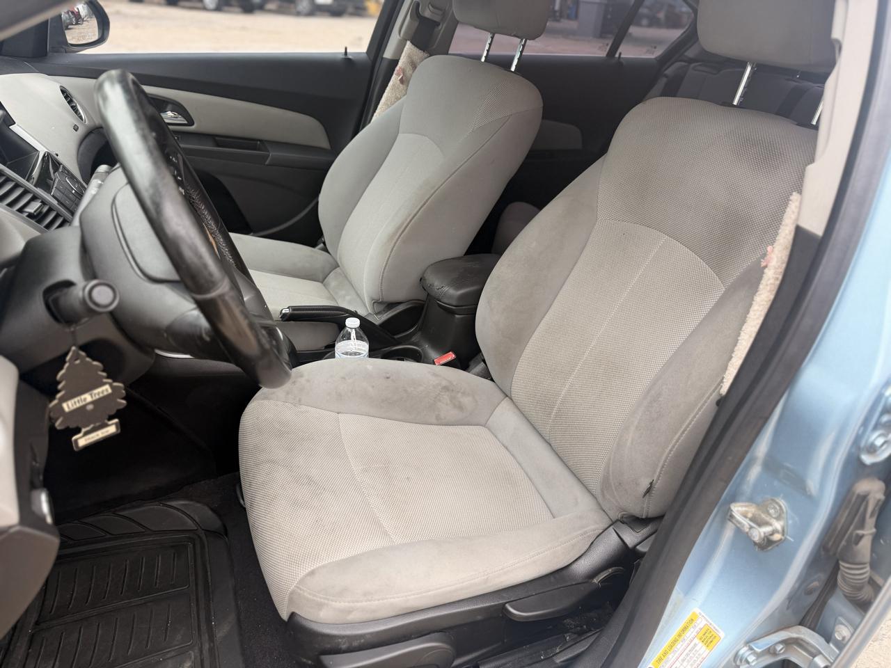 Chevrolet Cruze 4dr Sdn LT w/1LT 2011