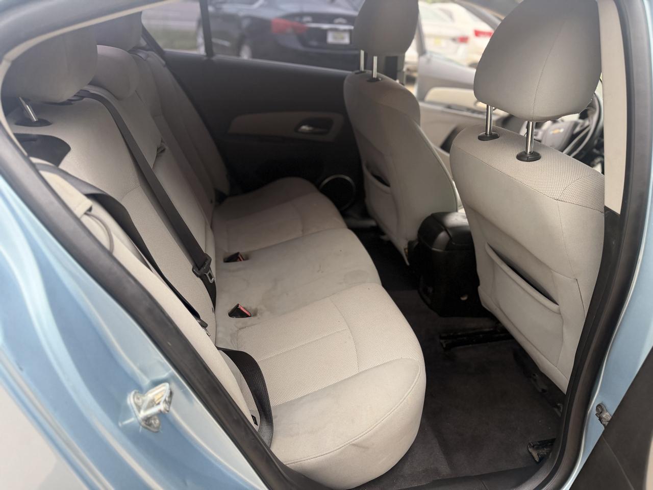 Chevrolet Cruze 4dr Sdn LT w/1LT 2011