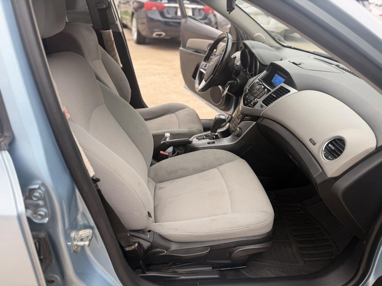 Chevrolet Cruze 4dr Sdn LT w/1LT 2011