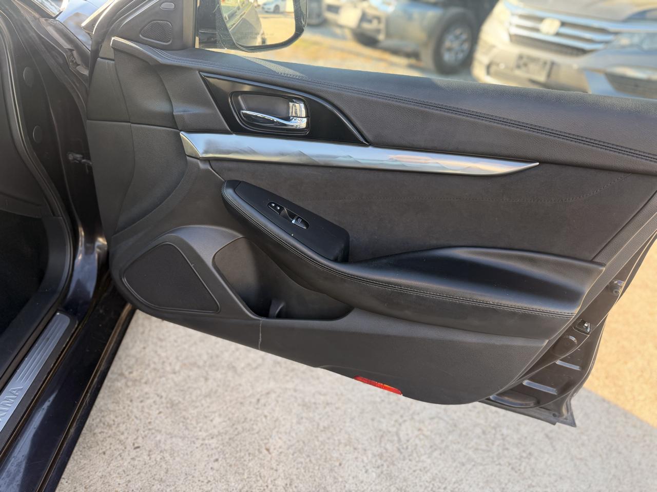 Nissan Maxima 4dr Sdn 3.5 SR 2016
