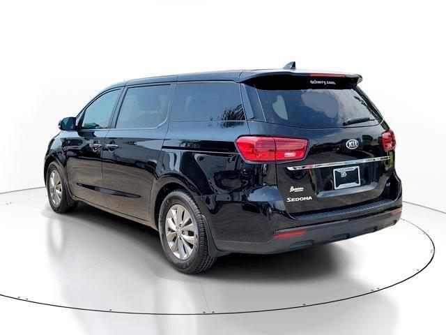 2020 Kia Sedona LX photo 3