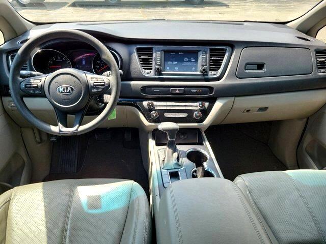 2020 Kia Sedona LX photo 10