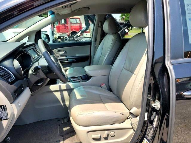2020 Kia Sedona LX photo 17