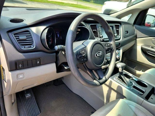 2020 Kia Sedona LX photo 18