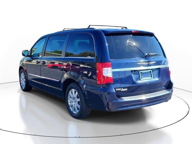 2014 Chrysler Town & Country Touring photo 3
