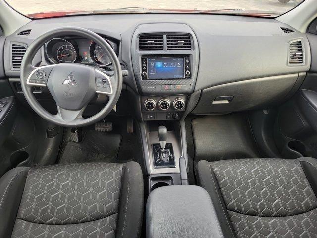 Mitsubishi Outlander Sport  2024