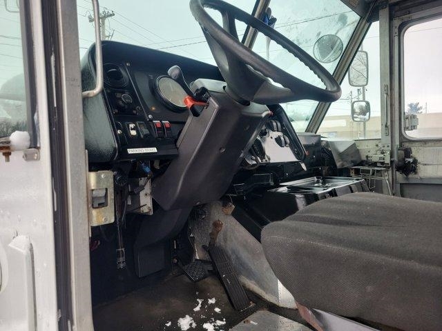 Freightliner MT45 Chassis  2004