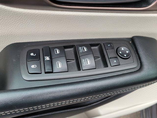 Chrysler Voyager  2023