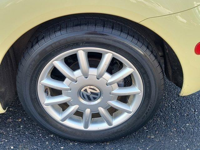 Volkswagen New Beetle  2004