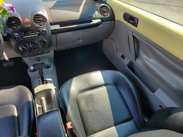 Volkswagen New Beetle  2004