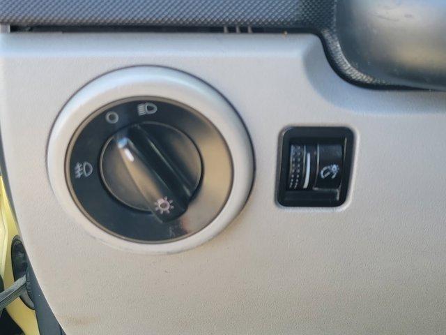 Volkswagen New Beetle  2004