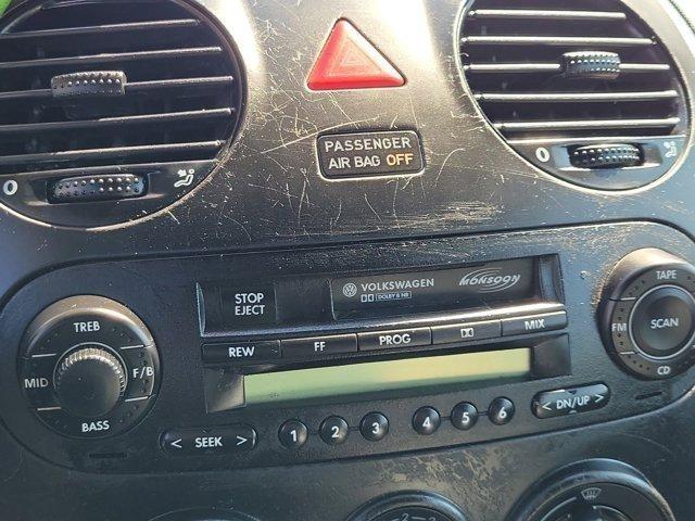 Volkswagen New Beetle  2004