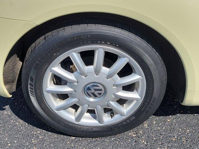 Volkswagen New Beetle  2004