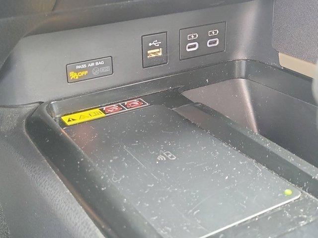 Toyota Camry Hybrid  2025