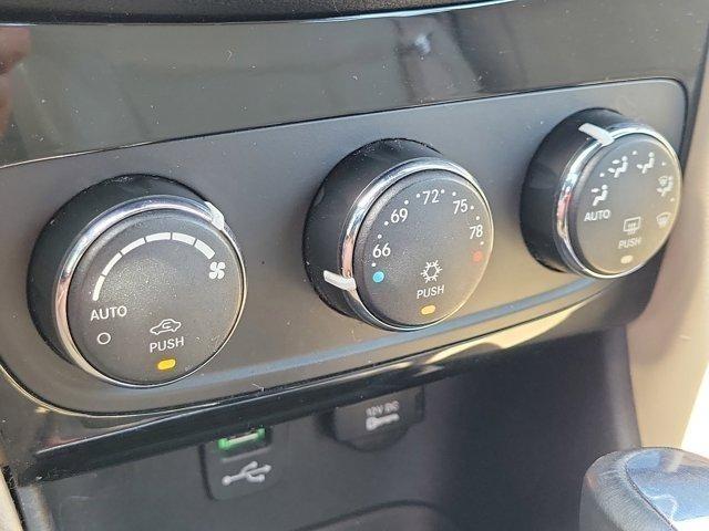 Chrysler 200  2013