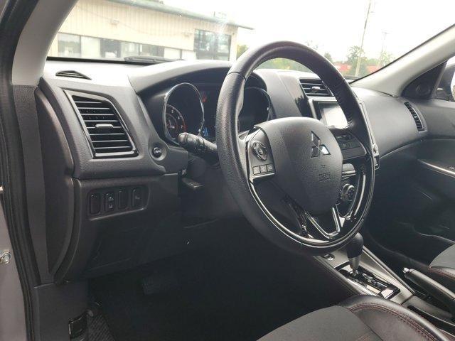 Mitsubishi Outlander Sport  2025
