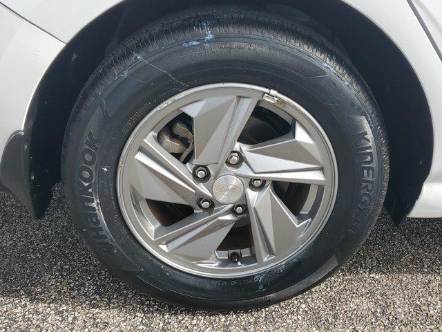 Hyundai Elantra  2025