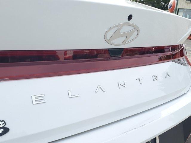 Hyundai Elantra  2025