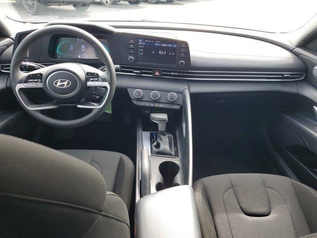 Hyundai Elantra  2025
