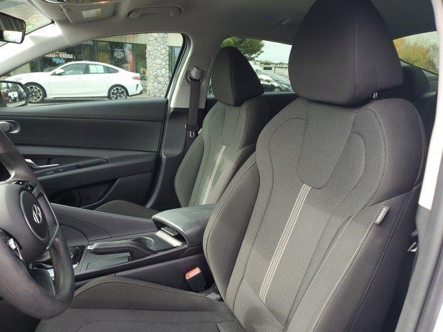 Hyundai Elantra  2025