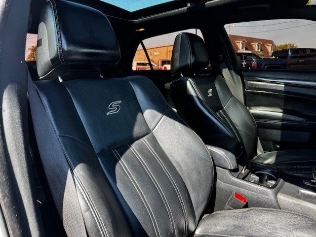 Chrysler 300 4dr Sdn 300S RWD 2014 Chrysler 300 4dr Sdn 300S RWD 2014