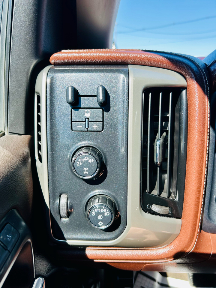 Chevrolet Silverado 1500 4WD Crew Cab 143.5" High Country 2017 Chevrolet Silverado 1500 4WD Crew Cab 143.5" High Country 2017