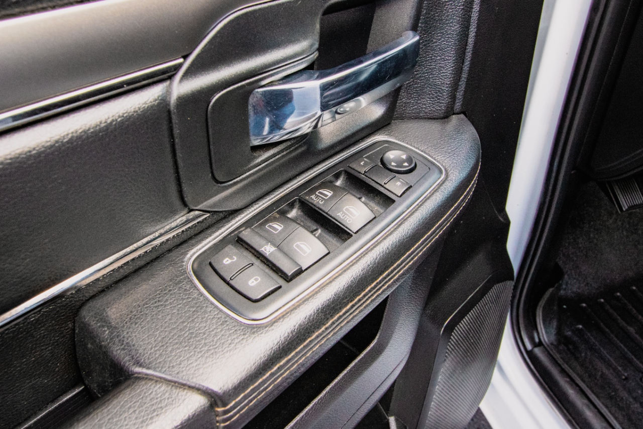 RAM 1500 4WD Crew Cab 149" Sport 2015