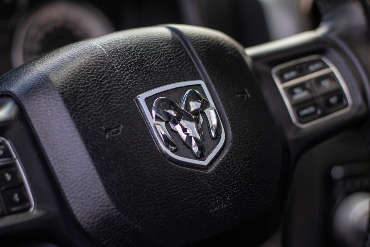 RAM 1500 4WD Crew Cab 149" Sport 2015