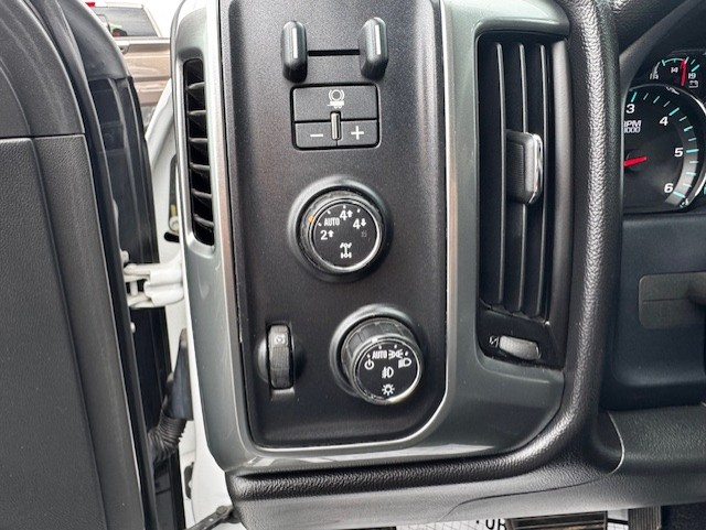 Chevrolet Silverado 1500 4WD Crew Cab 143.5" LT w/1LT 2015 Chevrolet Silverado 1500 4WD Crew Cab 143.5" LT w/1LT 2015