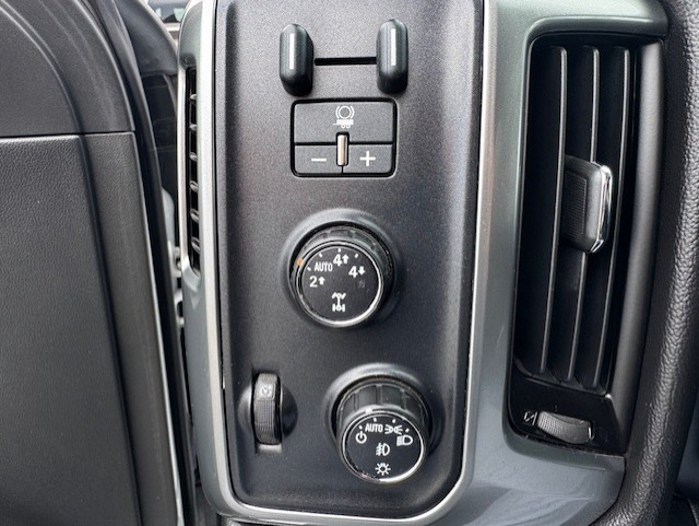 Chevrolet Silverado 1500 4WD Crew Cab 143.5" LT w/1LT 2015 Chevrolet Silverado 1500 4WD Crew Cab 143.5" LT w/1LT 2015