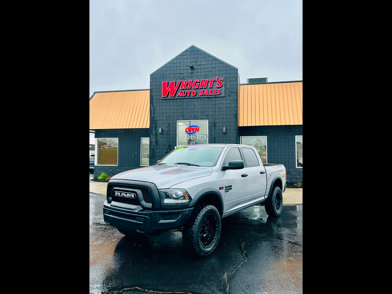 RAM 1500 Classic Warlock 4x4 Crew Cab 5'7" Box 2021 RAM 1500 Classic Warlock 4x4 Crew Cab 5'7" Box 2021