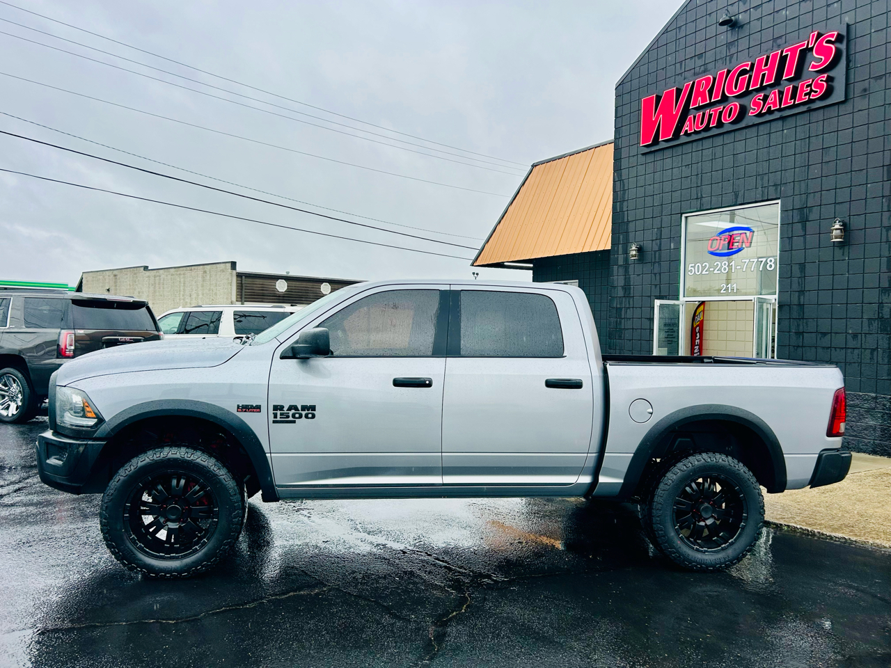 RAM 1500 Classic Warlock 4x4 Crew Cab 5'7" Box 2021 RAM 1500 Classic Warlock 4x4 Crew Cab 5'7" Box 2021