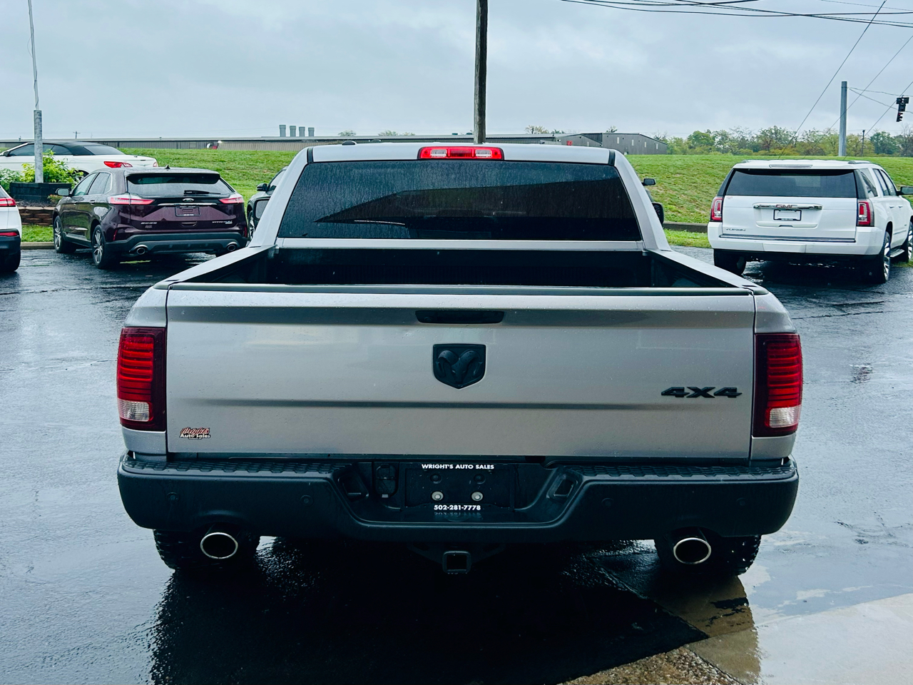RAM 1500 Classic Warlock 4x4 Crew Cab 5'7" Box 2021 RAM 1500 Classic Warlock 4x4 Crew Cab 5'7" Box 2021
