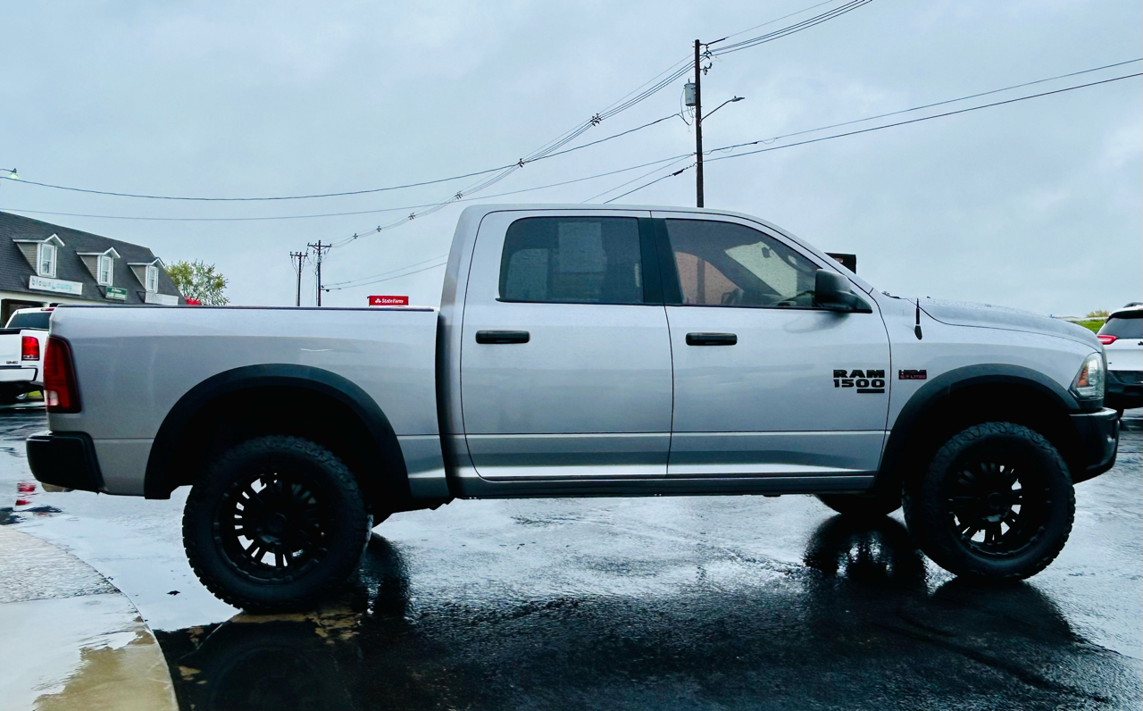 RAM 1500 Classic Warlock 4x4 Crew Cab 5'7" Box 2021 RAM 1500 Classic Warlock 4x4 Crew Cab 5'7" Box 2021