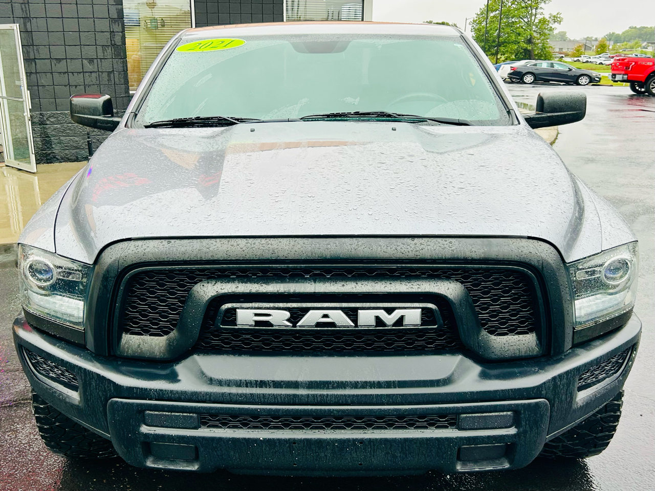 RAM 1500 Classic Warlock 4x4 Crew Cab 5'7" Box 2021 RAM 1500 Classic Warlock 4x4 Crew Cab 5'7" Box 2021