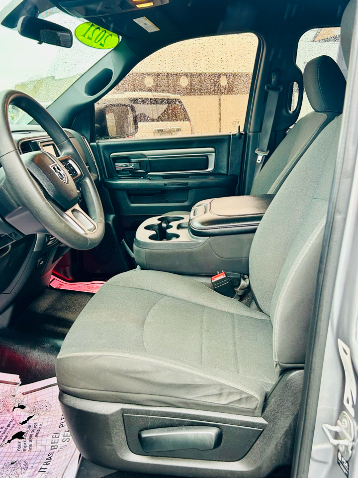 RAM 1500 Classic Warlock 4x4 Crew Cab 5'7" Box 2021 RAM 1500 Classic Warlock 4x4 Crew Cab 5'7" Box 2021
