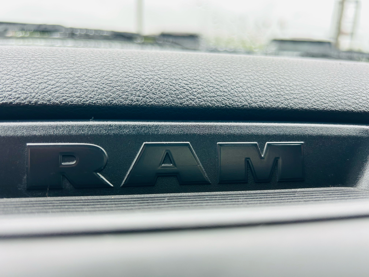 RAM 1500 Classic Warlock 4x4 Crew Cab 5'7" Box 2021 RAM 1500 Classic Warlock 4x4 Crew Cab 5'7" Box 2021