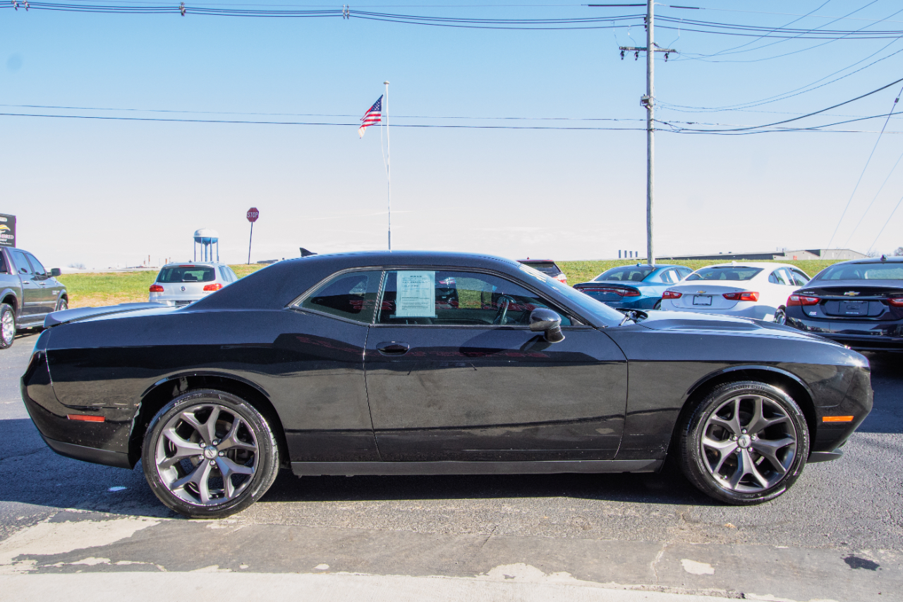 Dodge Challenger SXT Coupe 2017