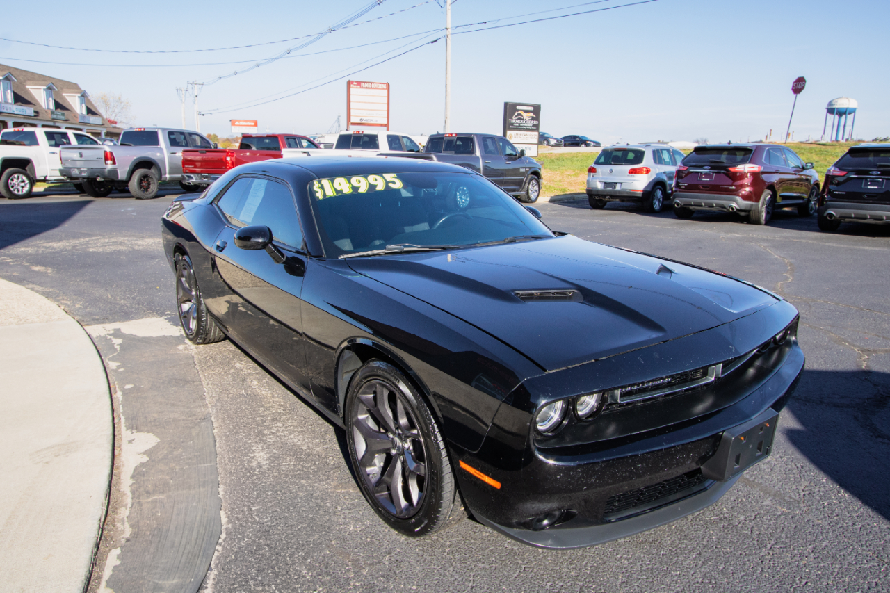 Dodge Challenger SXT Coupe 2017