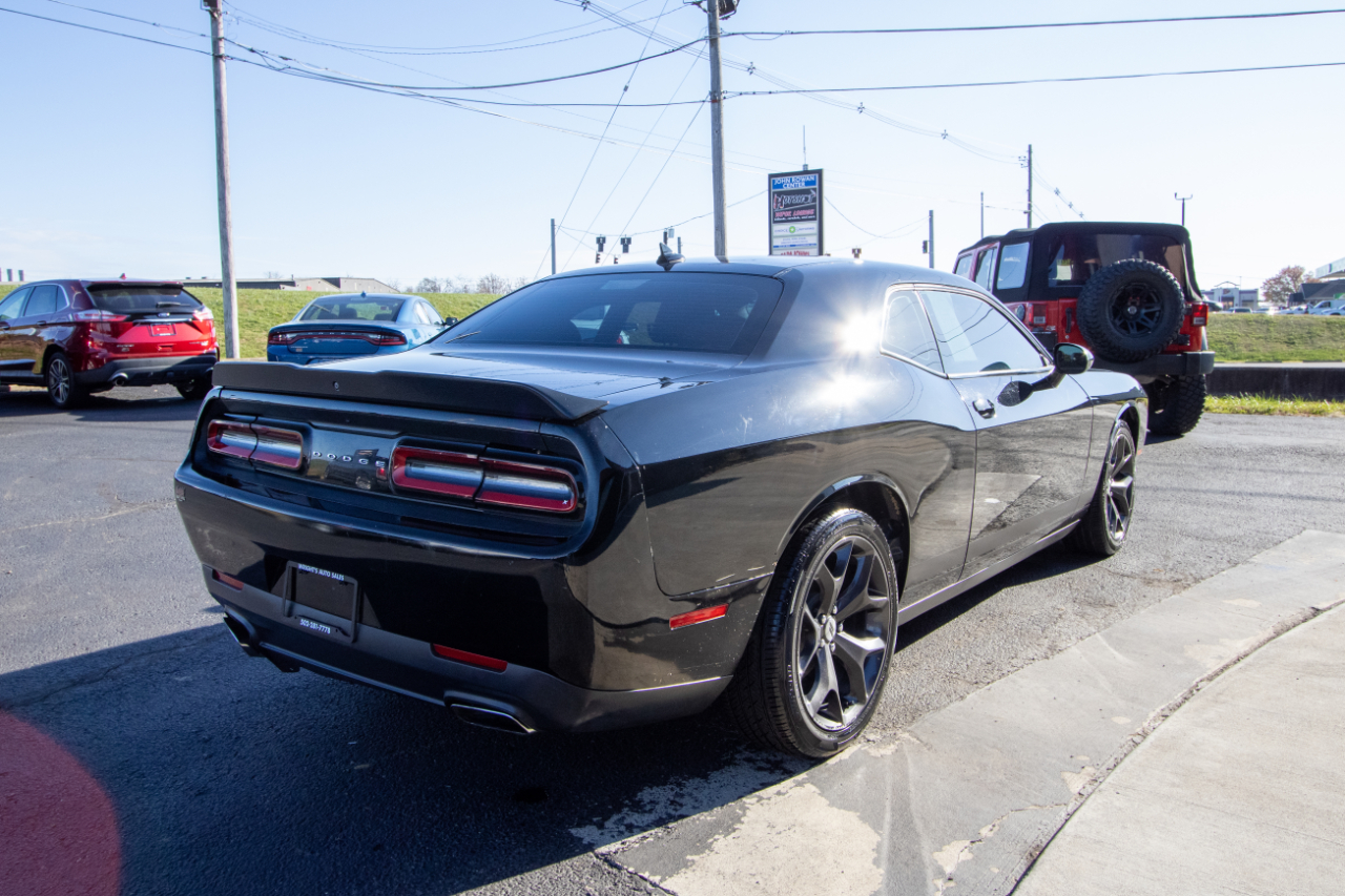 Dodge Challenger SXT Coupe 2017
