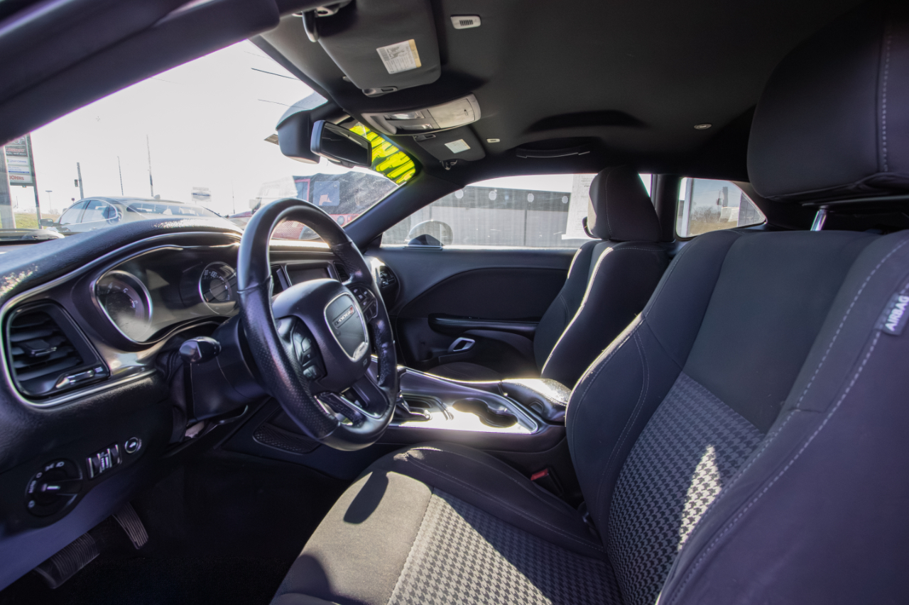 Dodge Challenger SXT Coupe 2017