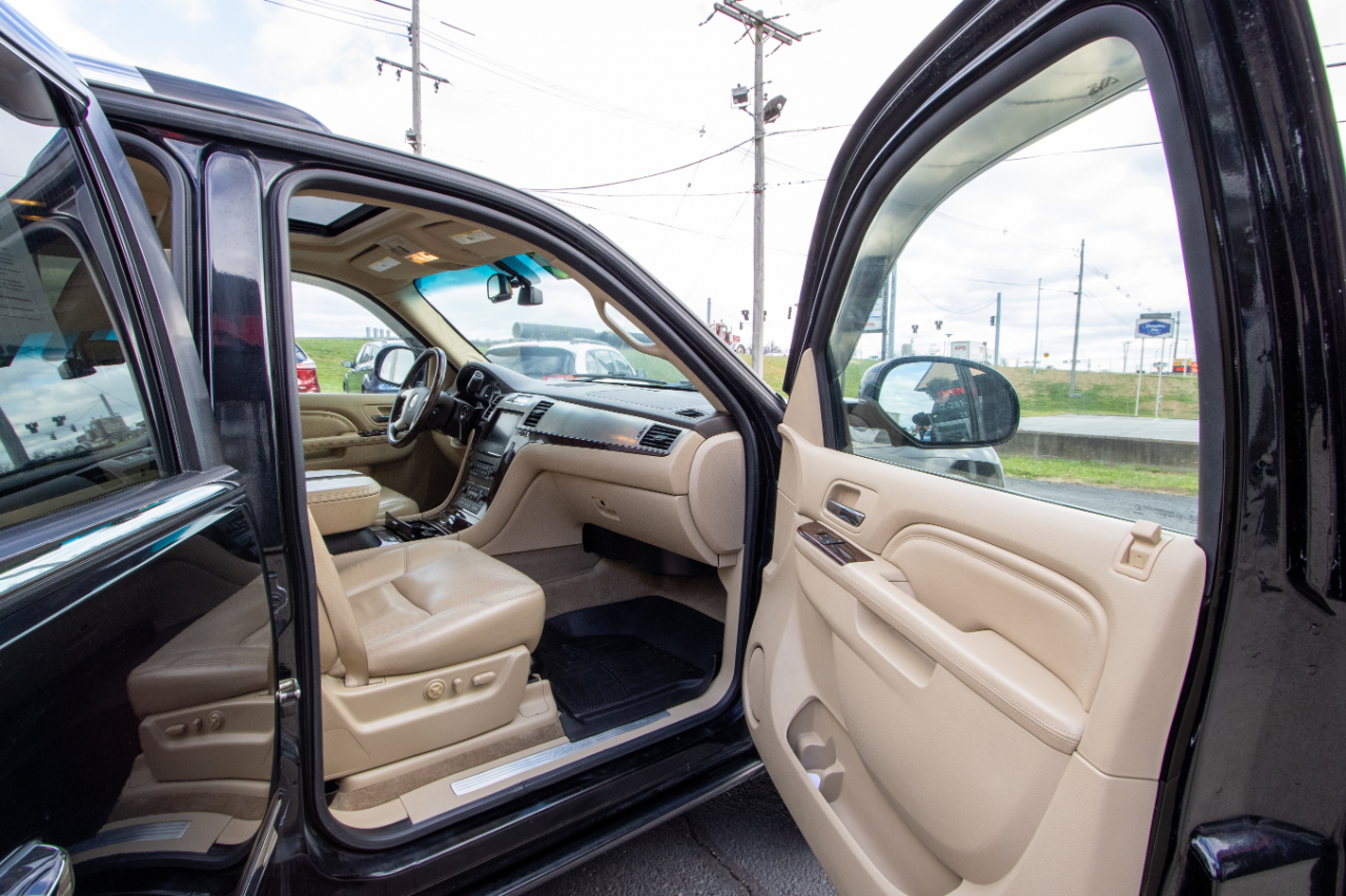 Cadillac Escalade ESV AWD 4dr Premium 2011