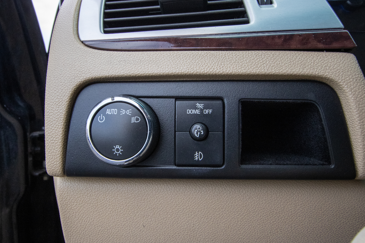 Cadillac Escalade ESV AWD 4dr Premium 2011