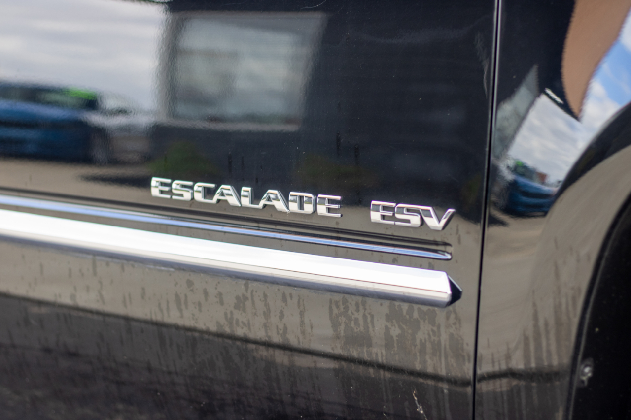 Cadillac Escalade ESV AWD 4dr Premium 2011