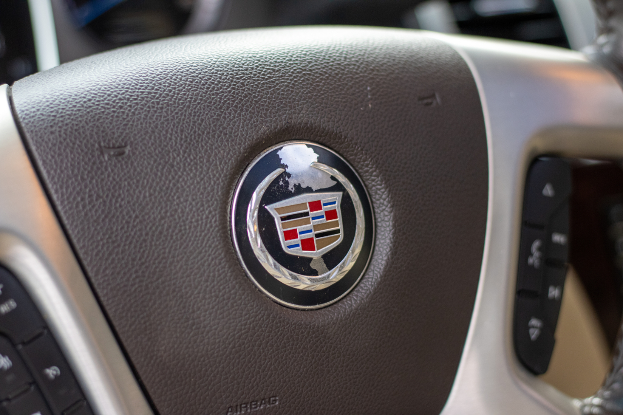 Cadillac Escalade ESV AWD 4dr Premium 2011