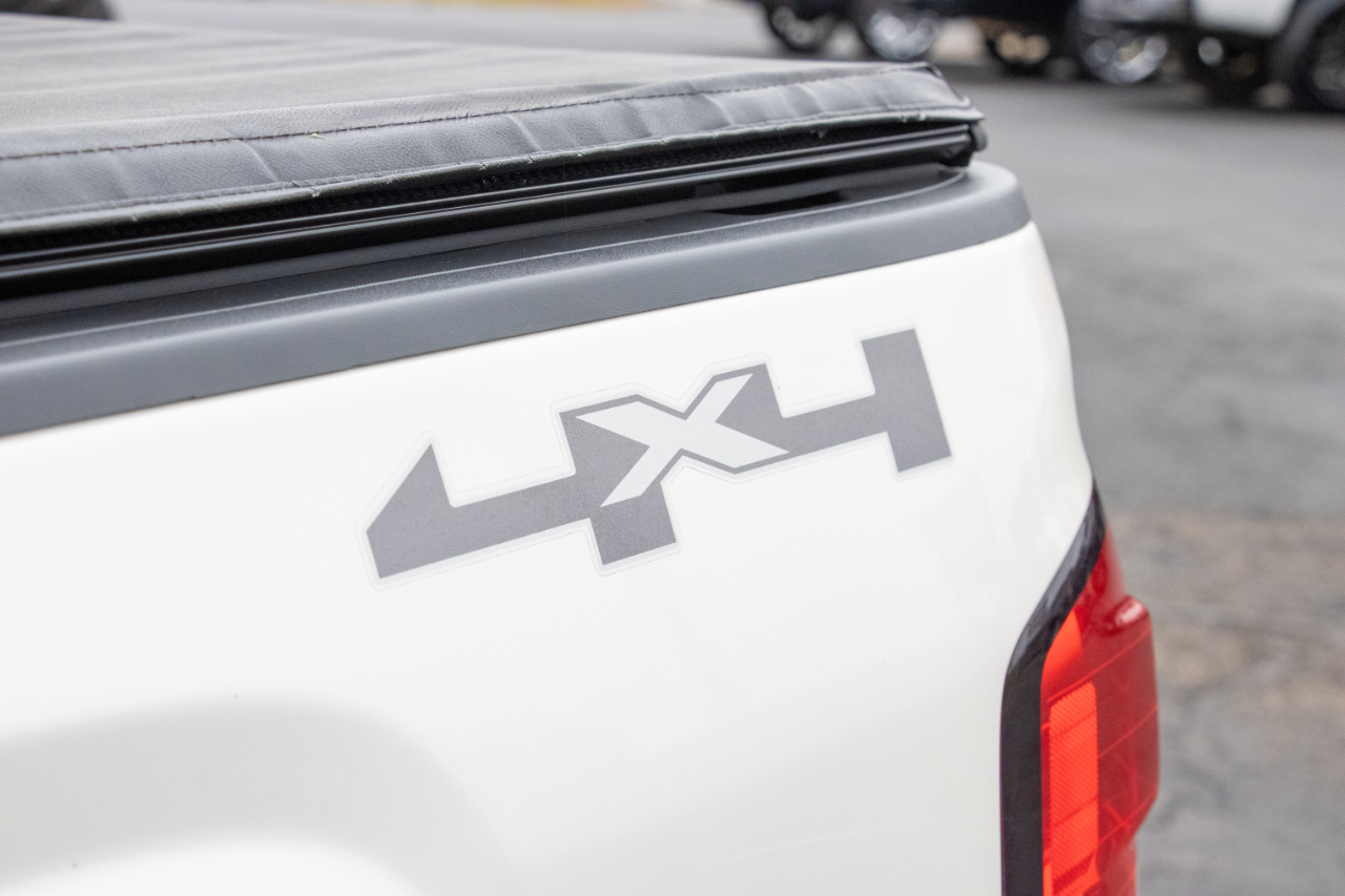 GMC Sierra 1500 4WD Crew Cab 143.5" SLT 2015