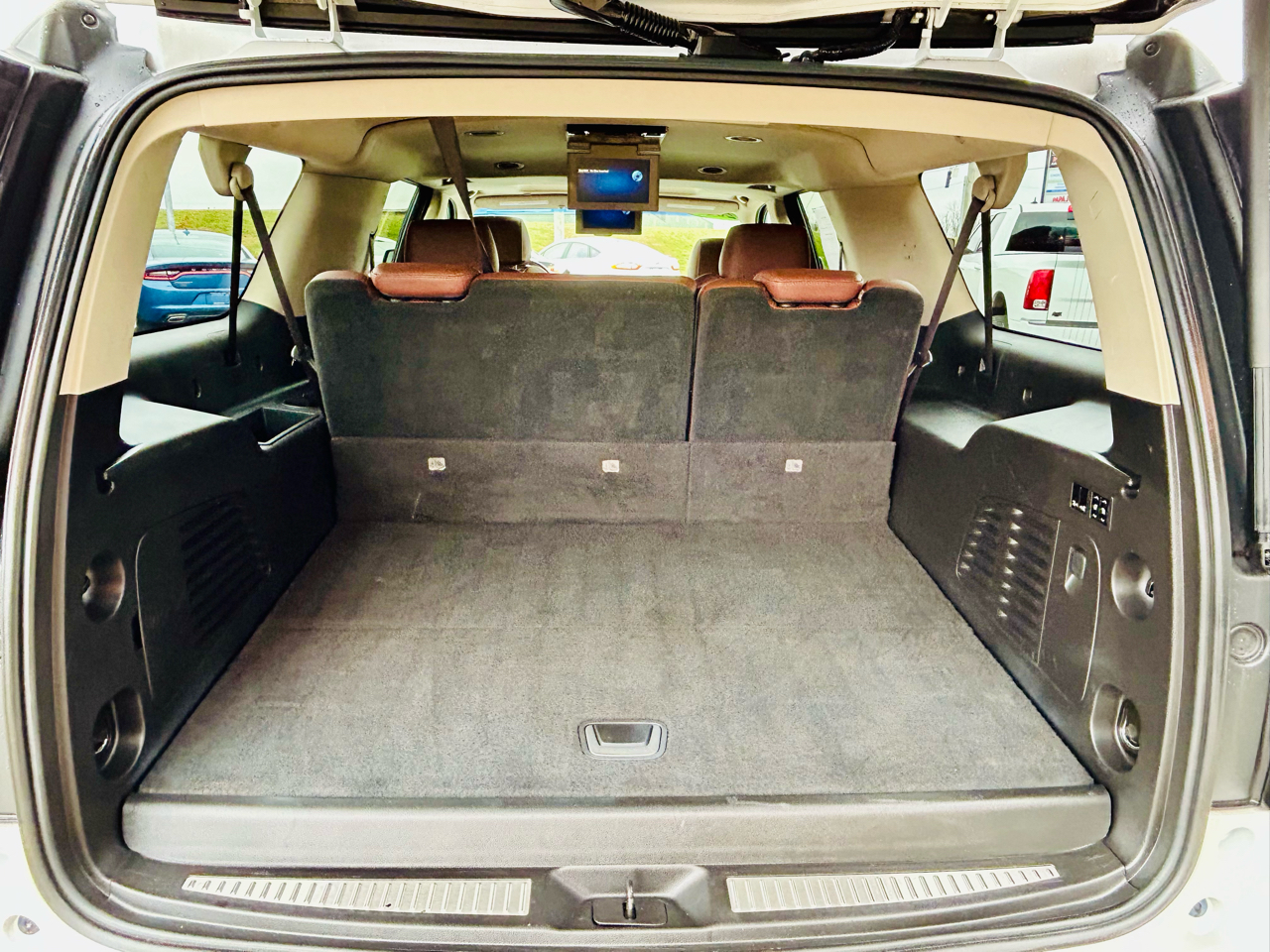 Cadillac Escalade ESV 4WD 4dr Premium Collection 2016