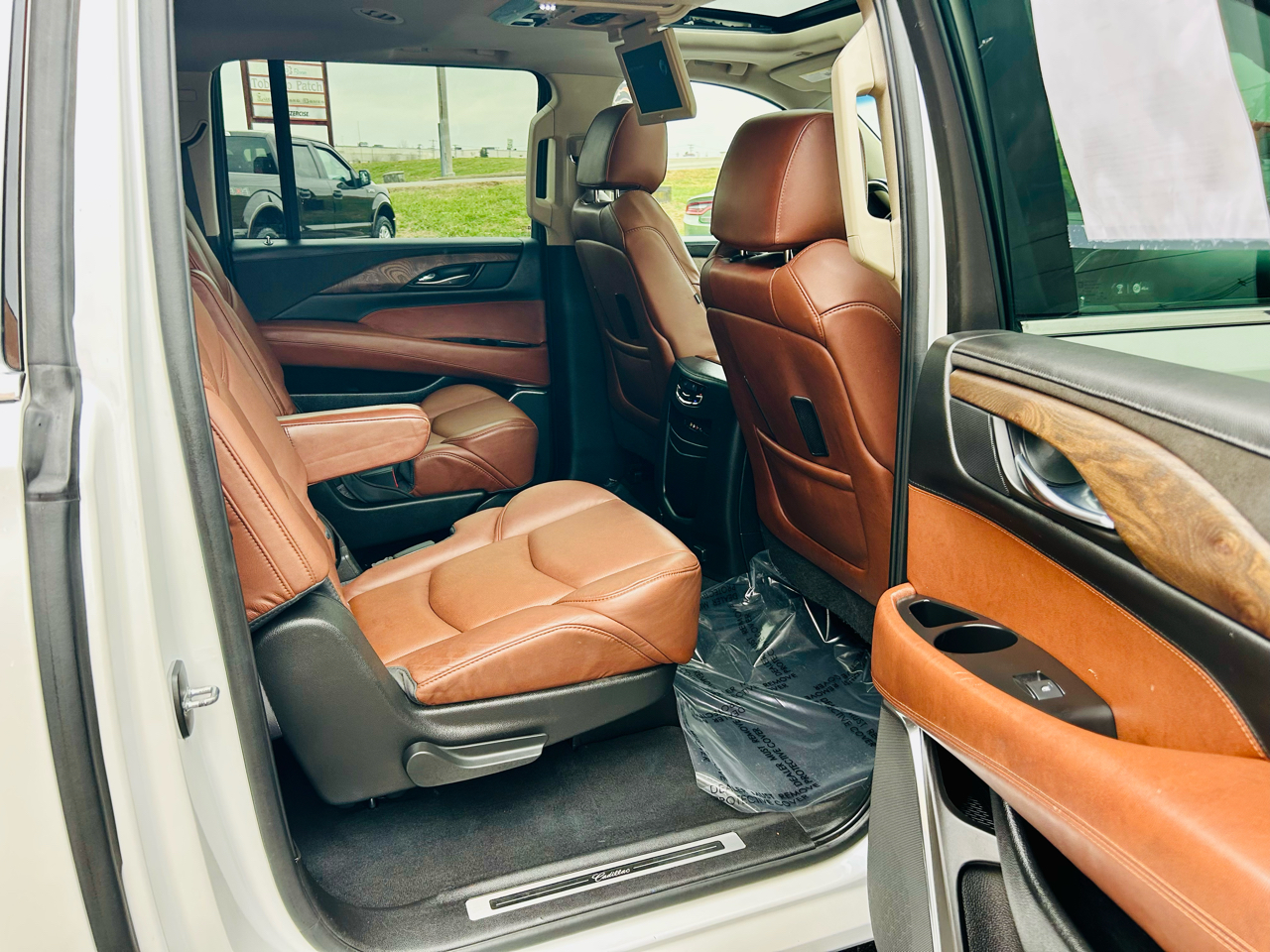 Cadillac Escalade ESV 4WD 4dr Premium Collection 2016